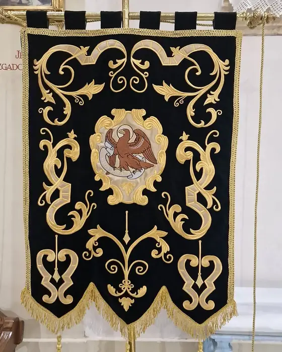 Estandarte bordado de Villanueva del Río Segura con borlas y galón dorado