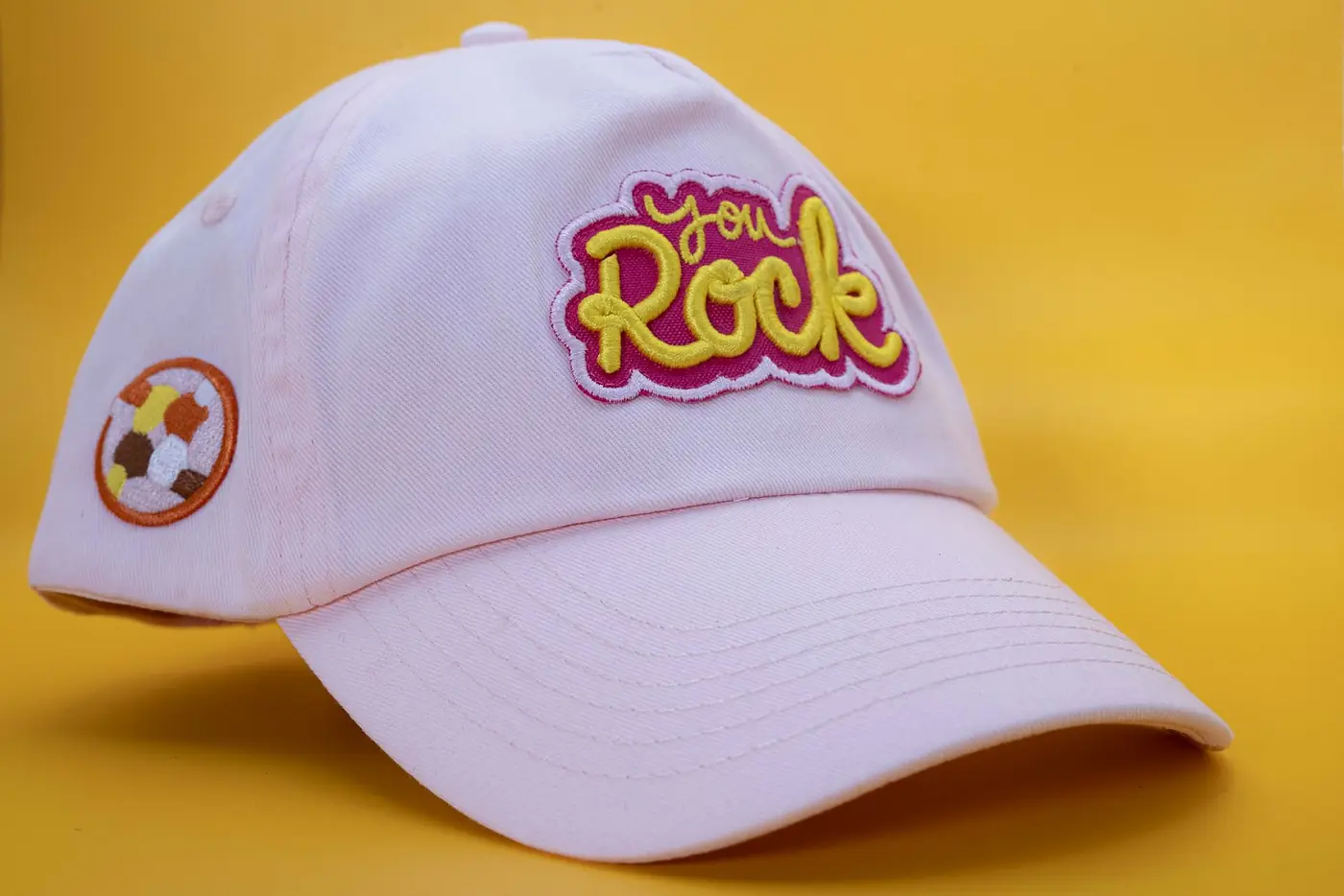Gorra azul marino con el logo de JN Bordados bordado en el frontal